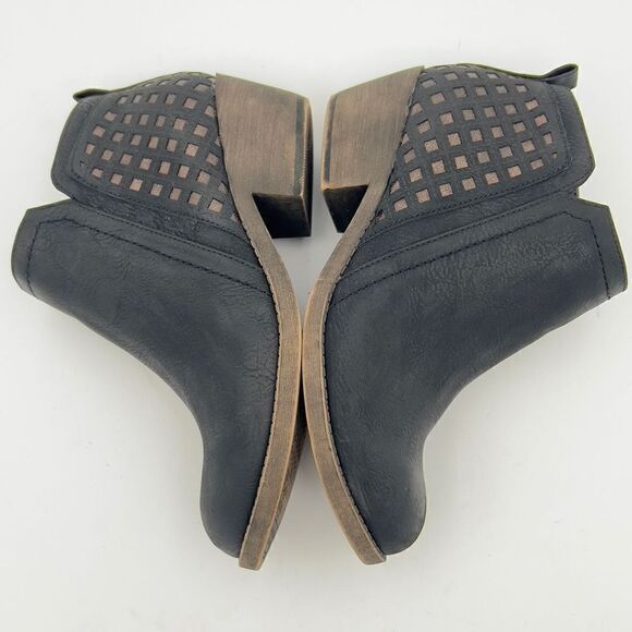 Maurices Rosalie Matte black with rose gold heel ankle boot Women’s size 6.5 - Picture 5 of 6